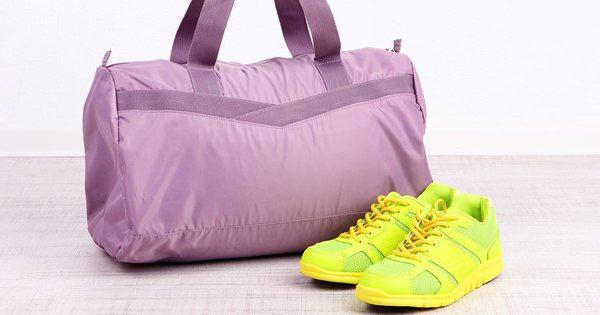 <p><strong>Spor kıyafetlerindeki kötü kokuyu yok eder</strong></p>
<p>Silika jeller kötü kokuları yok etmede oldukça başarılıdır. Spordan geldiğiniz zaman kokan kıyafet ve eşyalarınızı için spor çantanızda mutlaka silika jel bulundurun. </p>
<p> </p>