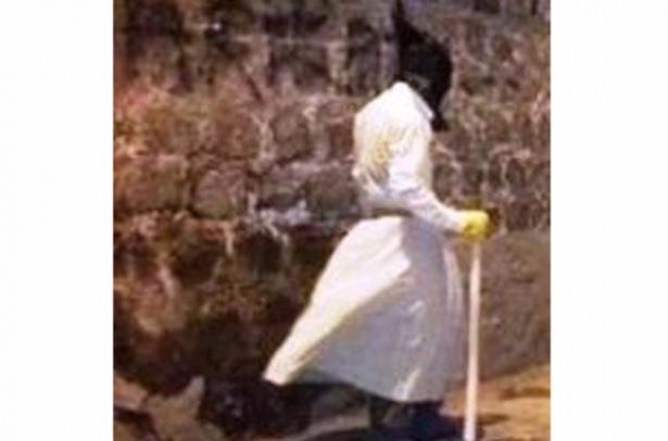 <p>PKK'lıların etek ve elbise giyerek halkın arasına karışıp kontrol noktalarından geçerek kaçmaya çalıştığı belirlendi. </p>

<p> </p>
