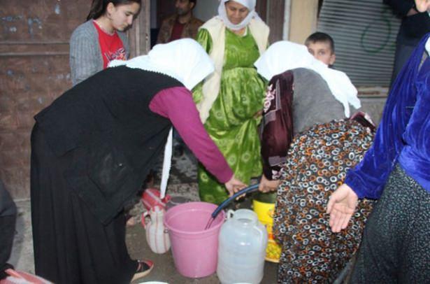 <p>Evlerinin bahçelerinde patlayıcı bulan vatandaşlar durumu polise bildiriyor. </p>
<p> </p>