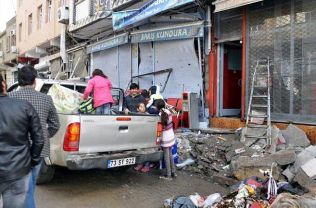 <p>Operasyonlar boyunca 1 güvenlik görevlisinin şehit oldu. Bölgedeki güvenlik kaynakları, Silopi'de olumlu sonuç alınmasının en önemli nedenin örgütün birçok hücre evine yapılan nokta operasyonları olduğunu belirtti.</p>

<p> </p>
