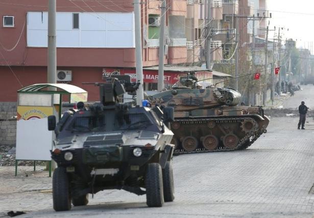<p>Yaklaşık 10 bin güvenlik görevlisinin katıldığı büyük PKK operasyonunun ikinci gününde öldürülen PKK'lı sayısı 23'e çıktı.</p>
<p> </p>