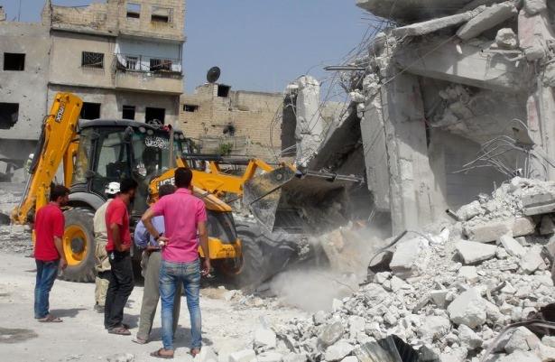 <p>Eriha'daki sivil savunma yetkilisi Rami Kurabi, "Esed güçlerine ait bir savaş uçağının İdlib'in Eriha ilçesindeki çarşıya düşmesi sonucu 35 sivilin yaşamını yitirdiğini 120 kişinin de yaralandığını" ifade etti.</p>

<p> </p>
