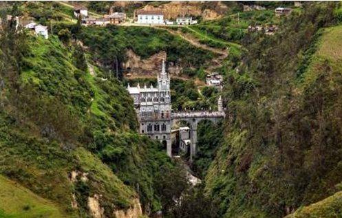 <p><strong>Las Lajas Katedrali, Kolombiya</strong></p>
<p>Bazı mimarlar, yaratıcılıklarını kullanarak, alışılmış kalıpların dışına çıkarak etkileyici sonuçlara imza atabiliyor.</p>