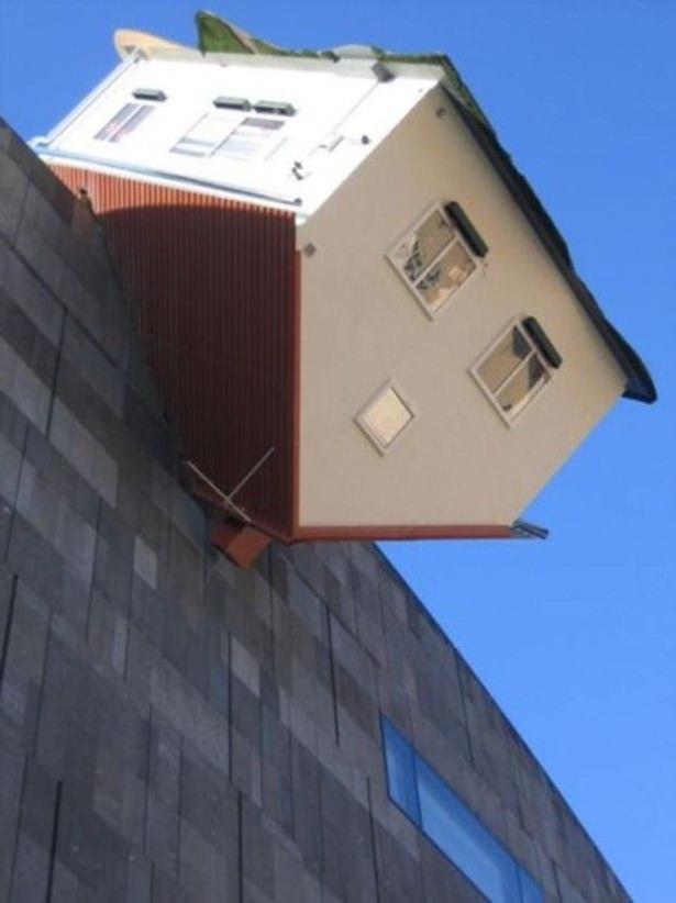 <p><strong>Erwin Wurm House Attack, Viyana, Avusturya</strong></p>
