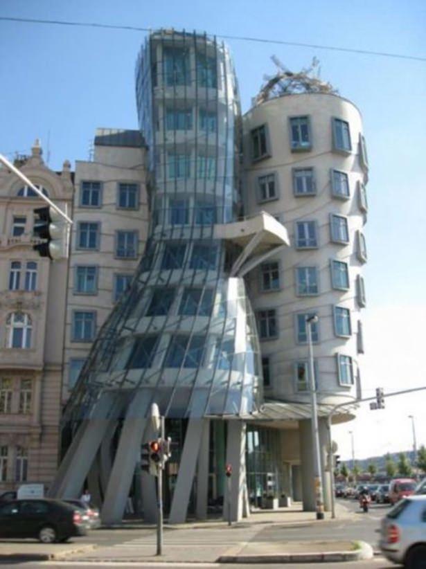 <p><strong>Dancing Building, Prag, Çek Cumhuriyeti</strong></p>