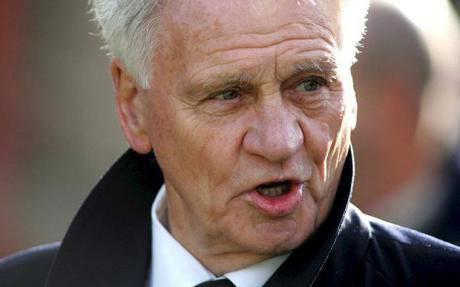 <p>Bobby Robson: "Futbol, ateşli silahlar kullanmadan yapılan bir savaştır"</p>