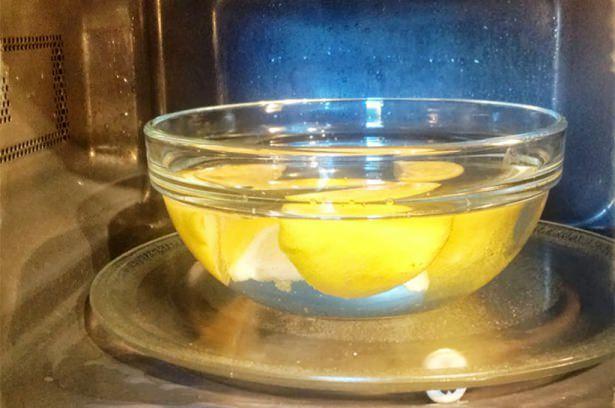 <p>Mikrodalga fırın: Bir limonun suyunu sıkmak için mikrodalga fırını kullanabilirsiniz. Şefler limonunun suyunu sıkmak için 10 saniye mikrodalga fırında tutmanızı, böylece limonun hücreleri çözüleceğini ve suyunun çok daha hızlı akacağını belirtiyorlar.</p>

<p> </p>

