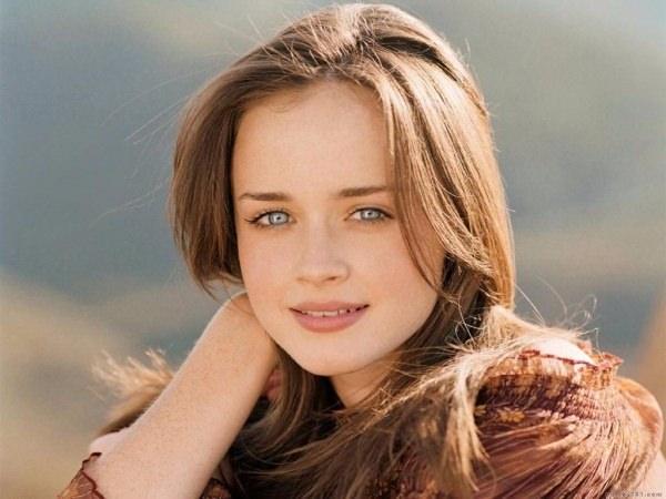 <p><strong>Yumurta suyunu saçlarınıza </strong>sürerseniz saçlarınız daha canlı gözükecektir. </p>
