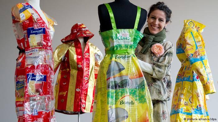 <p><strong>Plastik torbadan kıyafet</strong></p>

<p>Moda tasarımcısı ve çevre aktivisti Katell Gelebart kendi markası için kullanılmış plastik torbalardan giyilebilir ceketler, çantalar ya da abiyeler tasarlıyor. </p>
