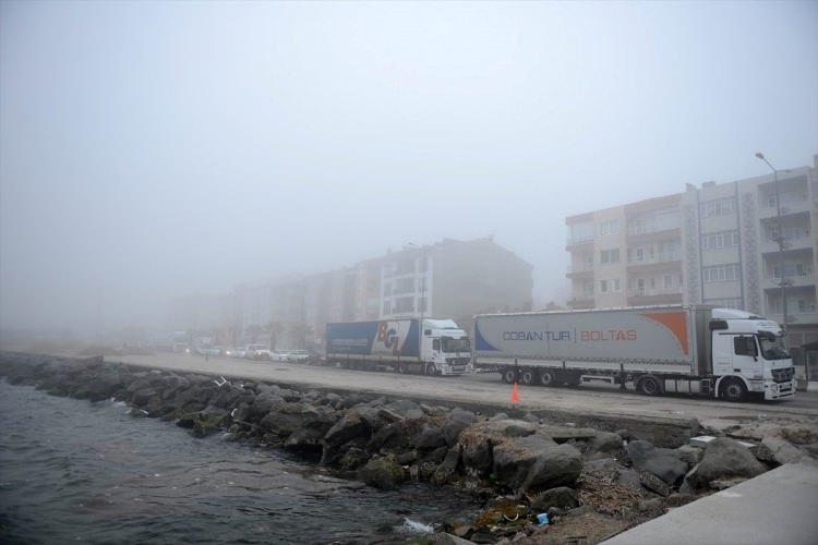 <p>Yetkililer, sisin etkisini kaybetmesinin ardından trafiğin normale döneceğini bildirdi.</p>
