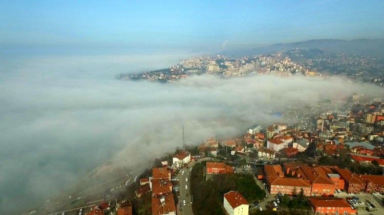 <p><strong>Zonguldak'ta yoğun sis</strong></p>

<p>Zonguldak kent merkezinde yoğun sis etkili oldu. </p>

