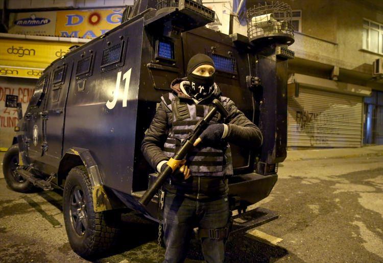 <p>Şişli'de polis tarafından bir dernek binasında terör operasyonu kapsamında arama başlatıldı.</p>

<ul>
</ul>
