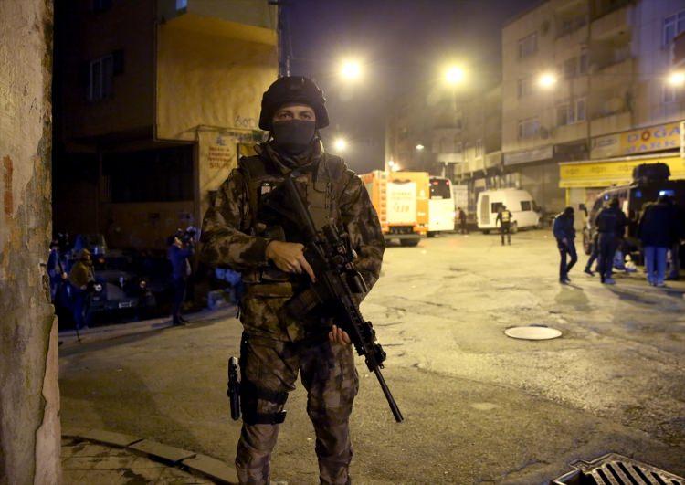 <p>Operasyonda gözaltına alınan kişi ya da kişiler olup olmadığına ilişkin henüz bilgi verilmedi.</p>

