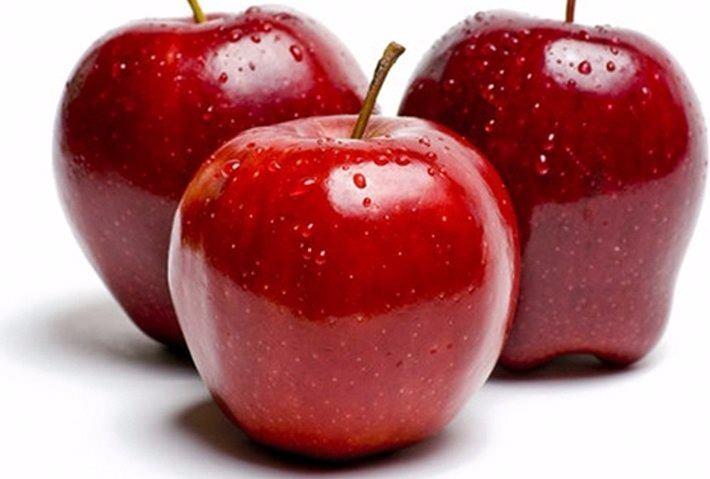 <p>İçinde bol C vitamini ve lifli proteinler bulunan elma, içerdiği flavinoidler sayesinde hücre ölümüne neden olan serbest radikal adlı kimyasallarla savaşıyor.</p>
