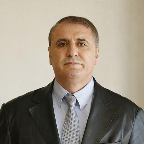 <p><strong>Ciner Yayın Holding Yönetim Kurulu Başkanı Mehmet Kenan Tekdağ</strong><br />
</p>
<p>ürk özel sektör ekonomisinin gerek istihdam gücü ve gerekse üretim kapasitesi itibarıyla lider ve saygın kuruluşu Koç Holding'in Yönetim Kurulu Başkanı Sayın Mustafa Koç'un ani vefatı sadece ailesi ve Koç Grubu için değil ülkemiz ve iş dünyamız için büyük ve acı bir kayıptır.</p>
<p>Sayın Koç Ailesi'ne, Koç Grubu'na ve tüm sevenlerine sabır ve başsağlığı dileriz.</p>