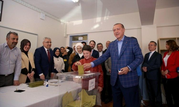 <p><a href="http://video.haber7.com/video-galeri/88994-recep-tayyip-erdogan-oyunu-kullandi" target="_blank"><strong>CUMHURBAŞKANI RECEP TAYYİP ERDOĞAN OYUNU KULLANDI... VİDEOSUNU İZLEMEK İÇİN TIKLAYINIZ...</strong></a></p>
