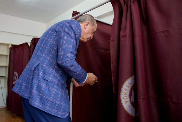<p><a href="http://video.haber7.com/video-galeri/88994-recep-tayyip-erdogan-oyunu-kullandi" target="_blank"><strong>CUMHURBAŞKANI RECEP TAYYİP ERDOĞAN OYUNU KULLANDI... VİDEOSUNU İZLEMEK İÇİN TIKLAYINIZ...</strong></a></p>
