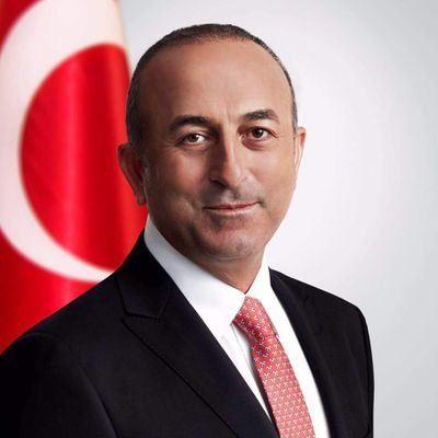 <p><strong>Mevlüt Çavuşoğlu</strong><br />
<br />
Acımız büyük. Şehitlerimize Allah'tan rahmet diliyorum. Yaralılarımıza acil şifalar... Başımız sağolsun. Huzurumuza kast eden kalleşler bilsinler ki akıttıkları kanda boğulacak. Alçaklar kurdukları kahpe tuzakta yerle yeksan olacak</p>
