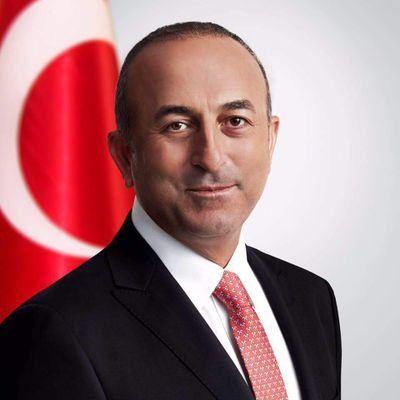 <p><strong>Mevlüt Çavuşoğlu</strong><br />
<br />
Acımız büyük. Şehitlerimize Allah'tan rahmet diliyorum. Yaralılarımıza acil şifalar... Başımız sağolsun. Huzurumuza kast eden kalleşler bilsinler ki akıttıkları kanda boğulacak. Alçaklar kurdukları kahpe tuzakta yerle yeksan olacak</p>
