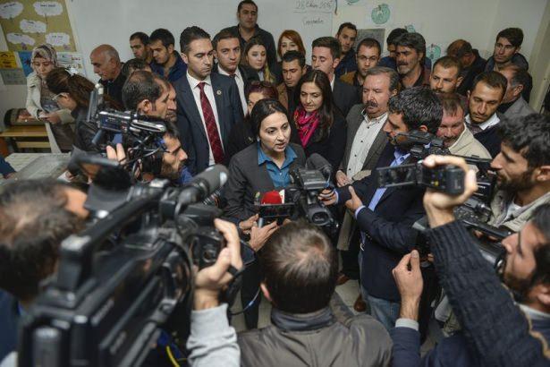 <p>HDP Eş Genel Başkanı Figen Yüksekdağ oyunu kullandı.</p>
