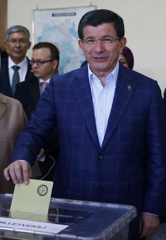 <p>Başbakan Ahmet Davutoğlu oyunu kullandı.</p>
