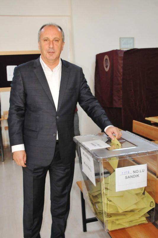 <p>CHP Yalova milletvekili Muharrem İnce oyunu kullandı.</p>
