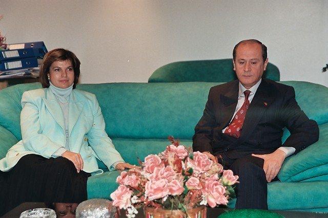 <p><strong>5 Ocak 1998</strong></p>

<p>DYP Genel Başkanı Tansu Çiller ile MHP Genel Başkanı Devlet Bahçeli TBMM'de biraraya geldi. </p>
