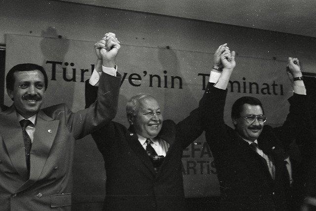 <p><strong>19 Temmuz 1997</strong><br />
<br />
Refah Partisi'nin (RP) 14. Kuruluş yıldönümü dolayısıyla Ankara'da tören düzenlendi.</p>
