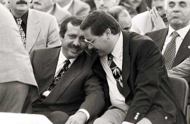 <p><strong>19 Temmuz 1997</strong><br />
<br />
Refah Partisi'nin (RP) 14. Kuruluş yıldönümü dolayısıyla Ankara'da tören düzenlendi.</p>
