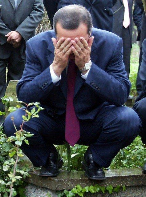 <p><strong>4 Aralık 2002</strong><br />
<br />
AK Parti Genel Başkanı Recep Tayyip Erdoğan, Ramazan Bayramı'nı İstanbul'da geçirdi.</p>