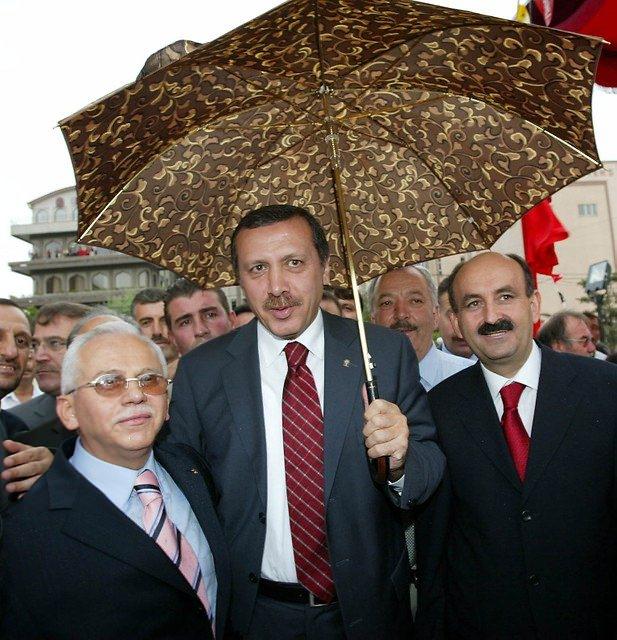 <p><strong>16 Ağustos 2002</strong><br />
<br />
Büyükçekmece'deki Aymerkez Alışveriş Merkezi'nin açılışı yapıldı. Açılışa AK Parti Genel Başkanı Recep Tayyip Erdoğan da katıldı.</p>
