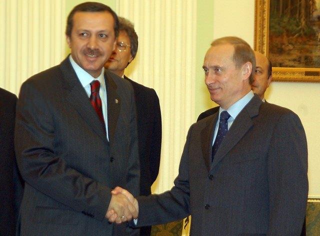 <p><strong>24 Aralık 2002</strong><br />
<br />
Başbakan Recep Tayyip Erdoğan, Rusya Devlet Başkanı Vladimir Putin ile Kremlin Sarayı'nda bir araya geldi.</p>

