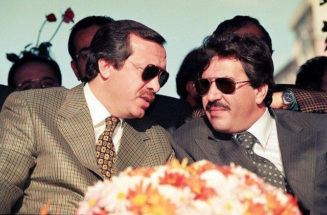 <p><strong>12 Nisan 1997</strong><br />
<br />
İstanbul Büyükşehir Belediye Başkanı Recep Tayyip Erdoğan, Kasımpaşa İplikçi Suriri Parkı'nı açtı.</p>
