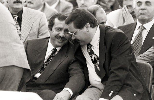 <p><strong>19 Temmuz 1997</strong><br />
<br />
Refah Partisi'nin (RP) 14. Kuruluş yıldönümü dolayısıyla Ankara'da tören düzenlendi.</p>

<p> </p>
