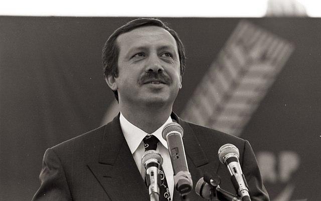 <p><strong>19 Temmuz 1997</strong><br />
<br />
Refah Partisi'nin (RP) 14. Kuruluş yıldönümü dolayısıyla Ankara'da tören düzenlendi.</p>

<p> </p>
