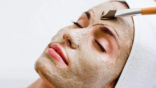 <p>Bu maske sayesinde yüzünüzdeki yağ oranı dengelenir ve parlak bir görünüme sahip olur.</p>