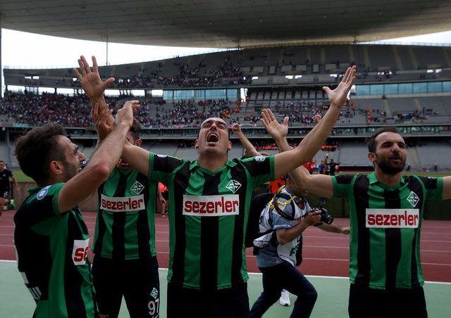 <p><strong>BU GURUR SAKARYA'NIN! </strong></p>

<p> </p>

<p>Geçmişte Oğuz çetin, Aykut Kocaman, Tuncay şanlı gibi yıldızları Türk futboluna kazandıran ‘futbolcu fabrikası’ Sakaryaspor, eski günlerine dönüşün fitilini yaktı...</p>
