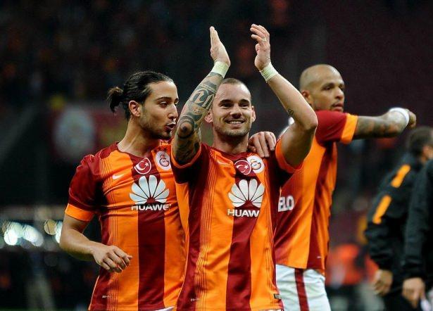 <p>Sneijder diye yazılır 'adam' diye okunur.</p>