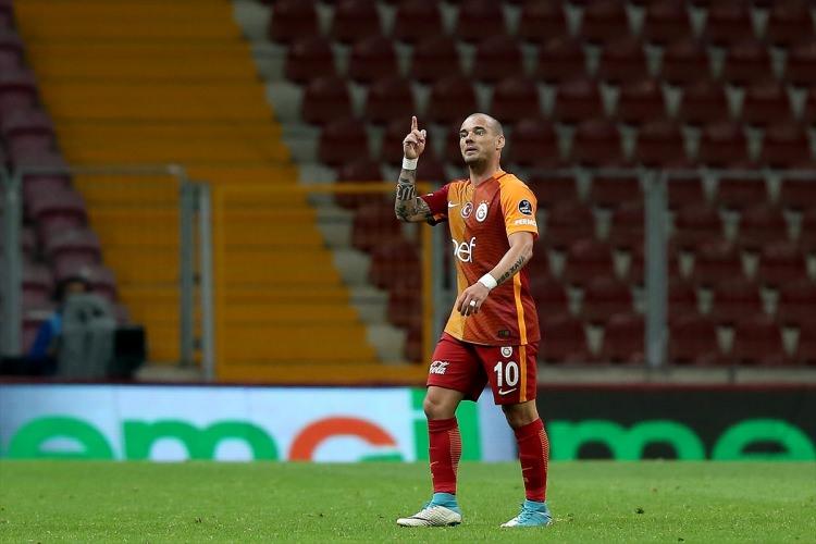 <p>Wesley Sneijder’in Galatasaray’da idmanlara başlayacağını ifade ettiği paylaşım sarı kırmızılı taraftarları coşturdu. </p>
