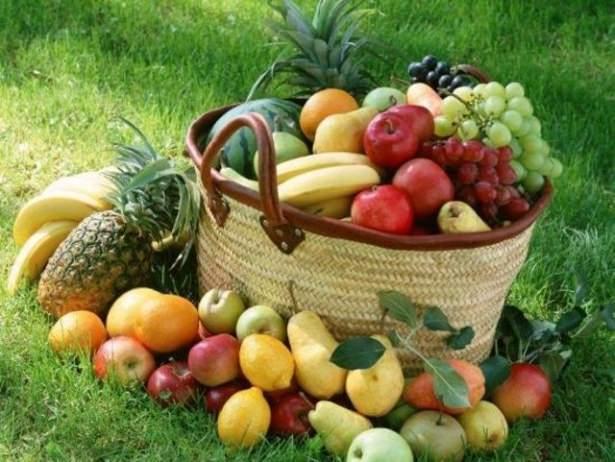 <p>Daily Mail'in haberine göre, bazı meyve ve sebzeler, olgunlaşma sırasında etilen gazı üretiyor; bu da beraber sakladığınız diğer meyve ve sebzelerin raf ömrünü kısaltıyor.</p>
