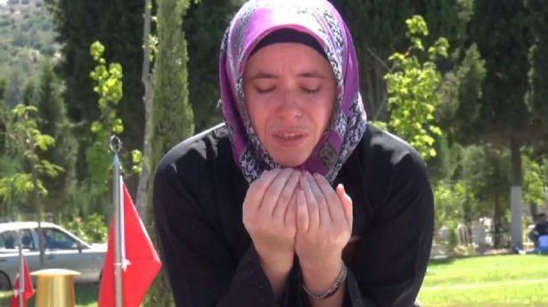 <p>Şehidin babaannesi Ukade Duran ise bu acıya dayanamadığını belirterek, "Allah şefaatlerinden yavrularımı mahrum koymasın" diyerek gözyaşı döktü.</p>

<p> </p>

