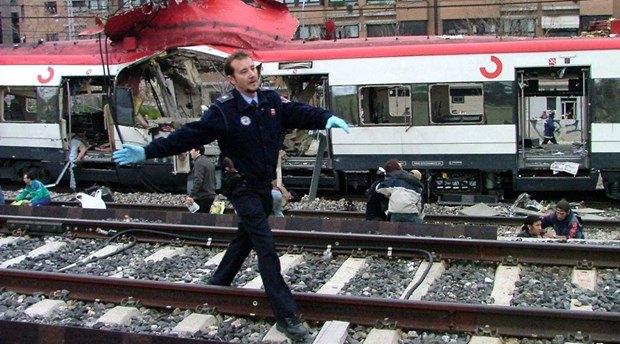 <p><strong>Mart 2004, Madrid</strong>: İspanya'nın başkentinde yolcu trenlerine yerleştirilen bombaların patlaması sonucu 191 kişi hayatını kaybetti, bin 500 kişi de yaralandı.</p>

