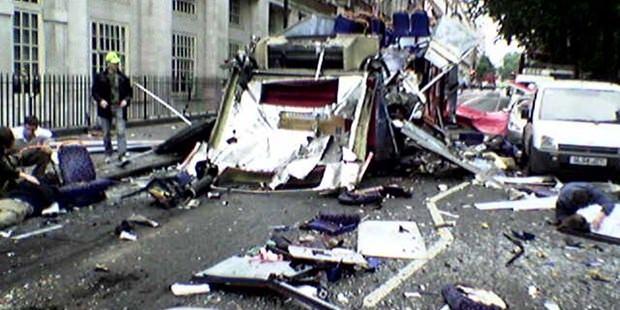 <p><strong>Temmuz 2005, Londra</strong>: İngiliz pasaportlu dört terörist, metro ve bir otobüste patlayıcıları ateşledi: 56 ölü, 700 yaralı.</p>
