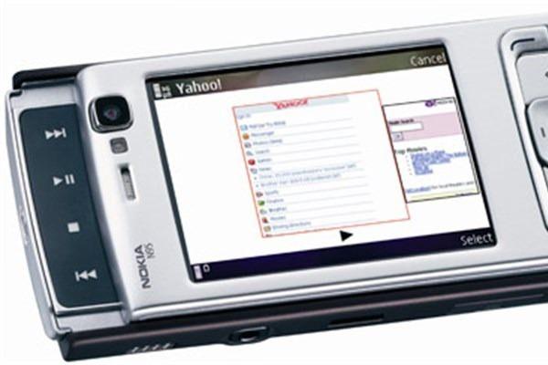 <p><strong>Nokia N95 (2007)</strong><br />
Bu model Nokia'nın tasarımdaki son noktası ve akıllı telefon üretimindeki gücünü gösteren son model olurken, şirketin bu tarihten sonraki düşüşünün de miladı oldu. Nokia büyük rakipleri Apple ve Samsung ile akıllı telefon yarışında hep geride kaldı.</p>
