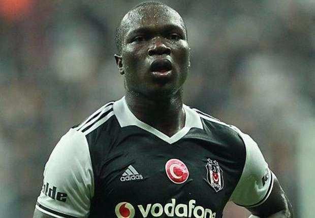 <p>Aboubakar - Beşiktaş<br />
<br />
Beşiktaş golcü futbolcunun bonservisi için Porto'ya 5 milyon euro ve bir sonraki satıştan yüzde 50 pay teklif etti.</p>
