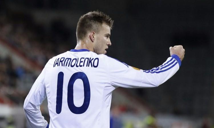 <p>Yarmolenko - Fenerbahçe<br />
<br />
27 yaşındaki Yarmolenko ise Dinamo Kiev dışında bir deneyim tatmadı. Bu nedenle de en doğru kararı vermek için en doğru teklifi bekliyor. Kanatlarda Lens ile birlikte Fenerbahçe’yi uçurması düşünülen bir yıldız olan Dinamo Kiev’in kaptanı, aynı zamanda Ukrayna Milli Takımı’nın da ideal kadrosunda yer alıyor. Birçok takımın yakından takip ettiği Yarmolenko, 24 maçta 8 gol attı 5 gole de asist katkısı yaptı. 2015’te sözleşmesini 2020’ye kadar uzatan Ukraynalı’nın maliyeti hayli yüksek ama Fenerbahçe, Dinamo Kiev ve yıldızı ikna etmek için sınırları zorlayacak. </p>