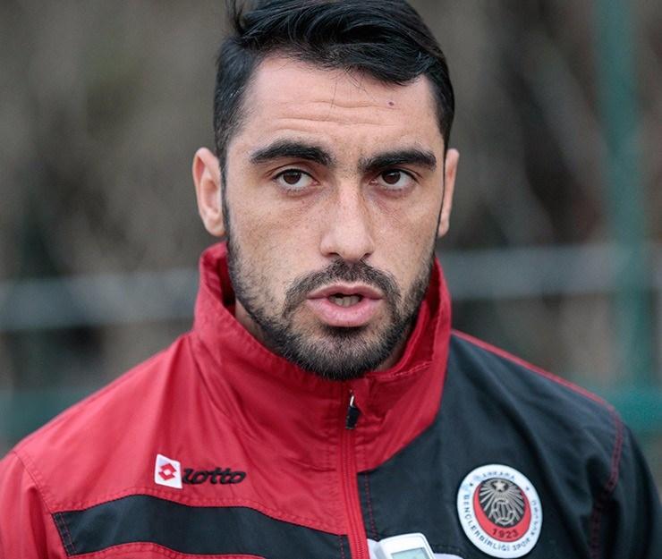 <p>Uğur Çiftçi - Galatasaray<br />
<br />
Teknik direktör Igor Tudor'un verdiği rapor doğrultusunda Carole'ün yerine sol bek arayışlarını sürdüren Galatasaray'ın radarına Gençlerbirliği'nden Uğur Çiftçi takıldı.</p>
