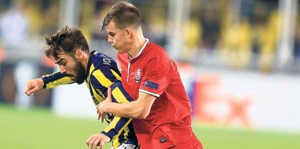<p>Eduard Sobol - Fenerbahçe<br />
<br />
Ara transfer döneminde Beşiktaş’ın gündemine gelen, Avrupa Ligi’nde Fenerbahçe’ye karşı Zorya formasıyla mücadele eden Eduard Sobol konusunda önemli gelişmeler kaydedildi. Sarı-Lacivertliler’in, Beşiktaş’ın alamadığı Ukraynalı sol bek Sobol için Shakhtar ile 900 bin Euro’ya el sıkıştığı öğrenildi.</p>