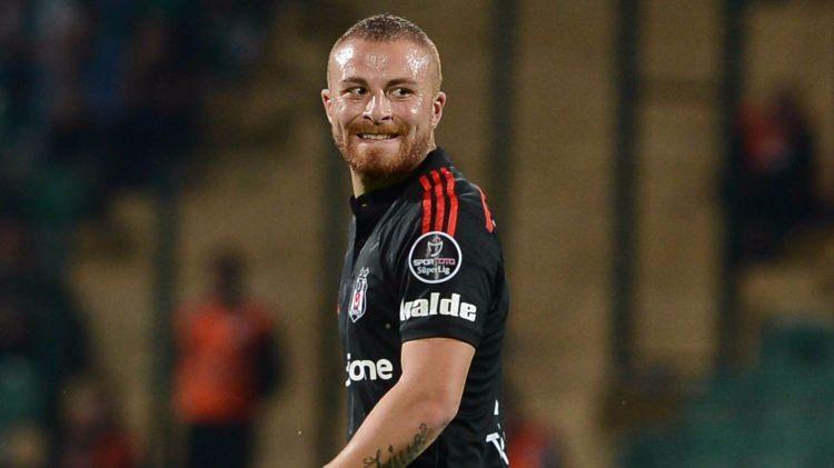 <p>Gökhan Töre - Trabzonspor<br />
<br />
Teknik direktör Şenol Güneş'in pek de sıcak bakmadığı belirtilen gurbetçi oyuncu için Trabzonspor'dan sürpriz bir talep geldiği iddia edildi.</p>
