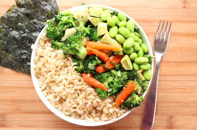 <p><strong>Vegan kasesi</strong></p>

<p>Avokado gibi besin değeri yüksek, pirinç gibi uzun süre tok kalmanızı sağlayacak şeyleri mutlaka ekleyin. Biraz da istediğiniz yeşillik ve sebzelerden kattığınız da muhteşem bir kahvaltı ortaya çıkmış olacak.</p>
